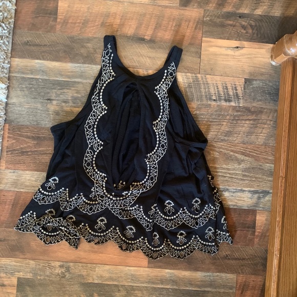 Free People Tops - Free People open back embroidered tank